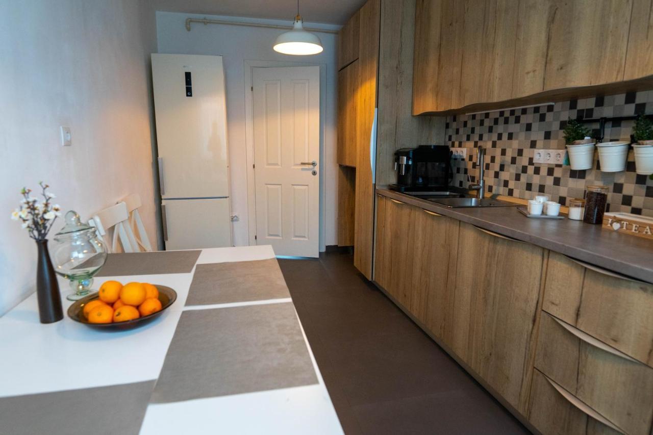 Ana Apartment Selimbar