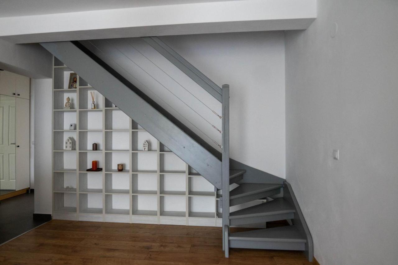 Ana Apartment Selimbar